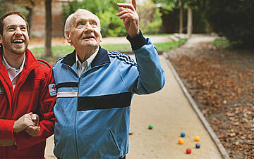 Ermöglicht Betreuung und Pflege Älterer Menschen